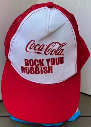 8611-1 € 5,00 coca cola petje rood wit rock your rubbish.jpeg